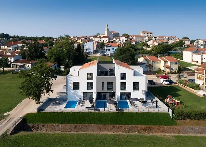 Casa Maestral By Briskva Vila *